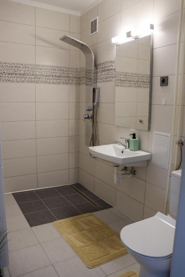 SalgótarjánKrisztina Apartmanアパートメント エクステリア 写真