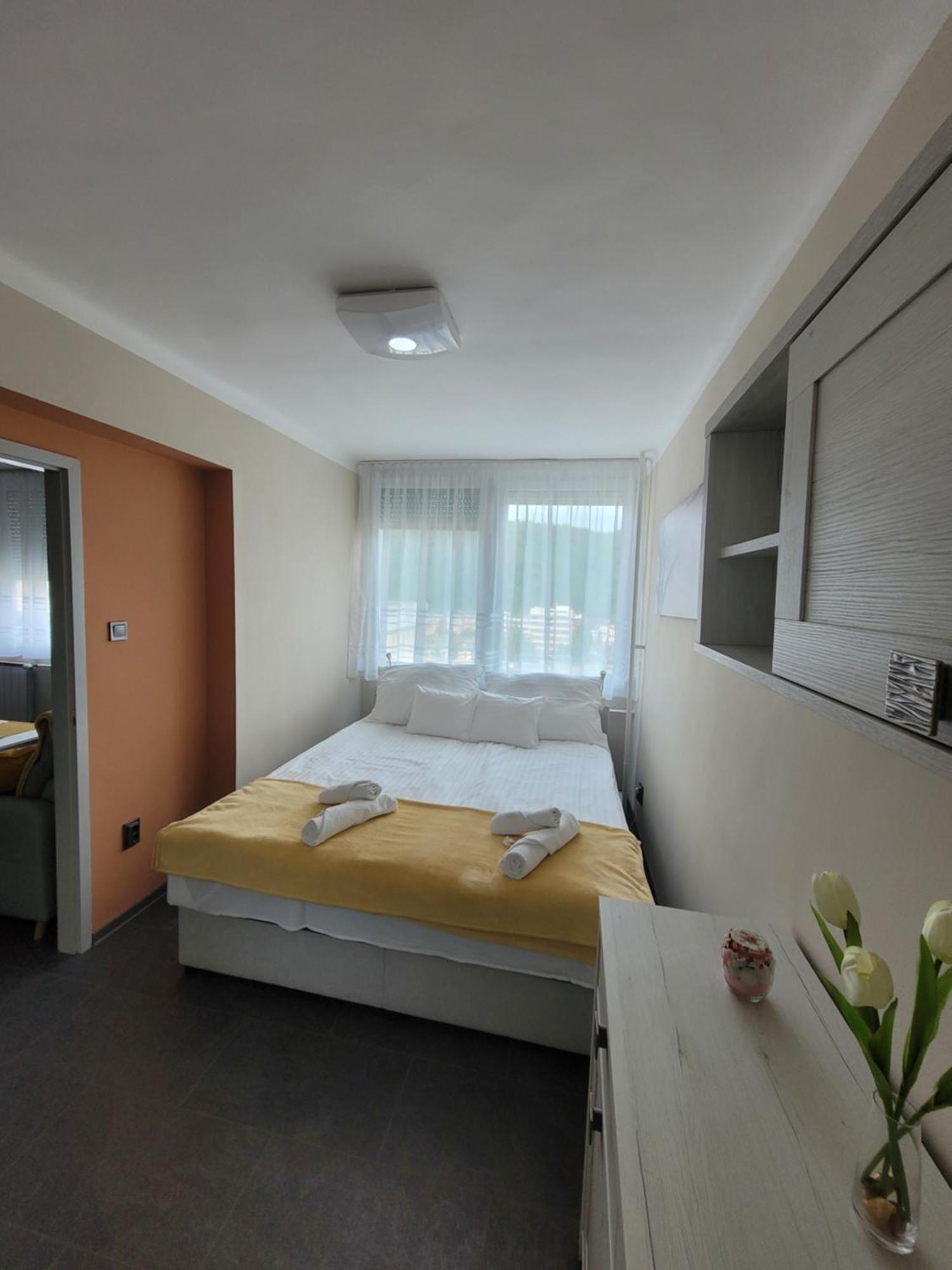 SalgótarjánKrisztina Apartmanアパートメント エクステリア 写真