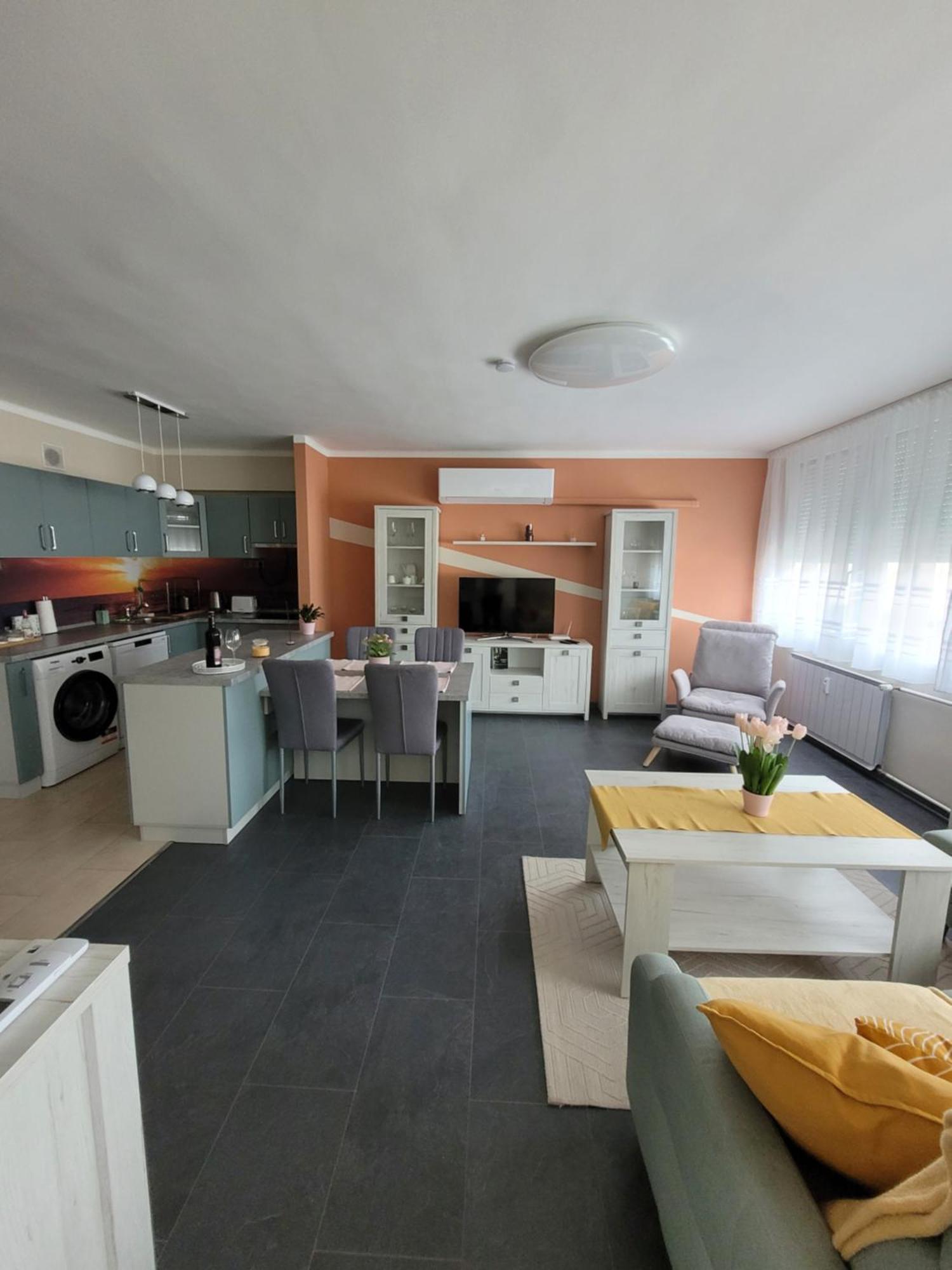 SalgótarjánKrisztina Apartmanアパートメント エクステリア 写真