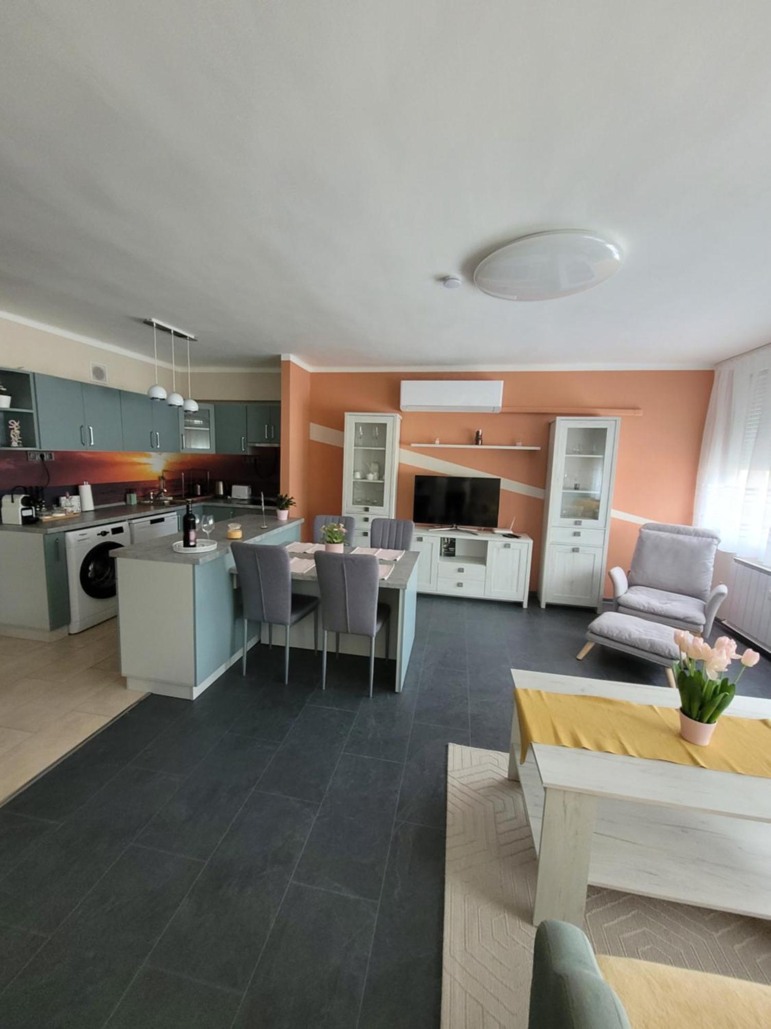 SalgótarjánKrisztina Apartmanアパートメント エクステリア 写真