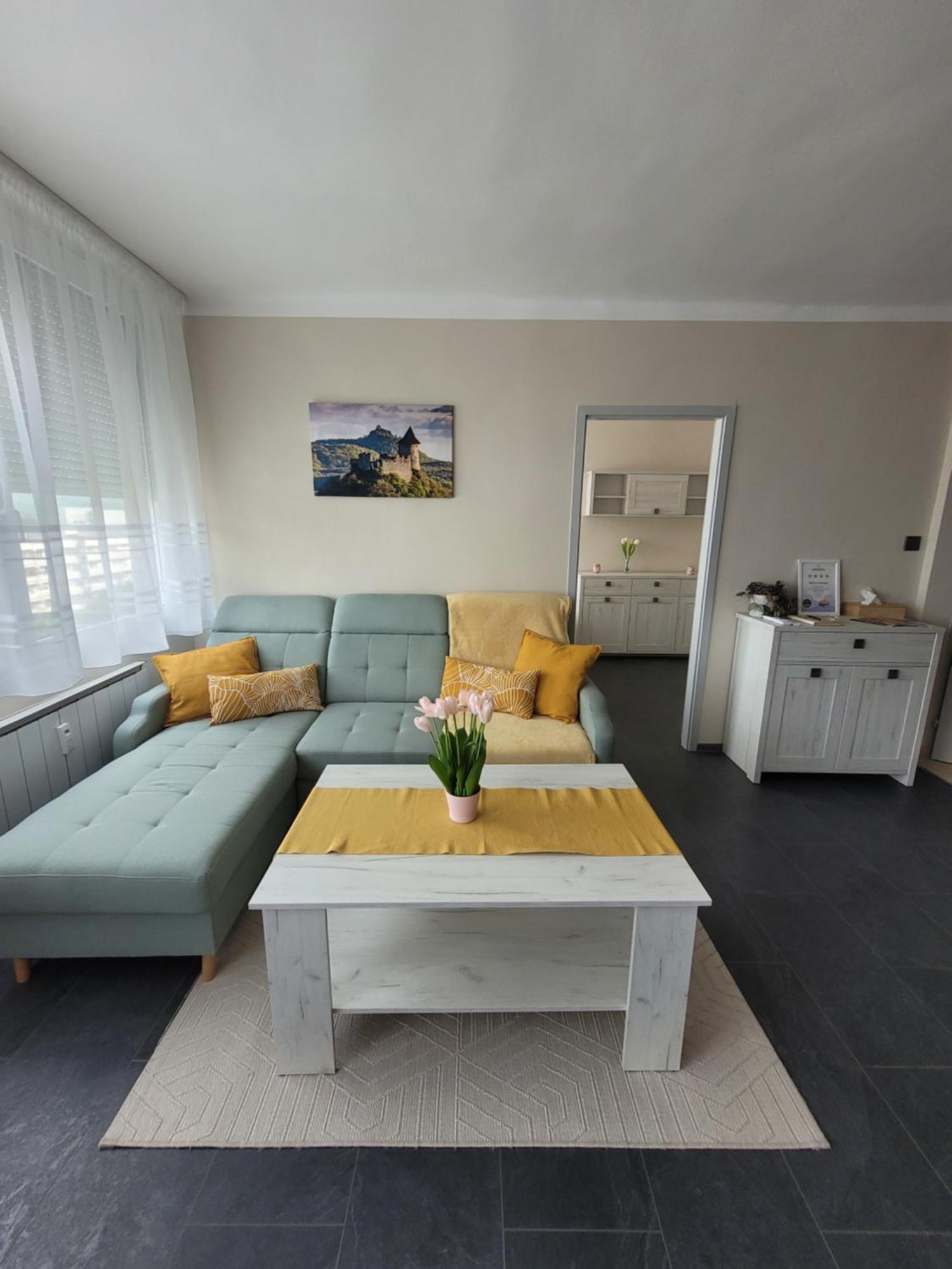 SalgótarjánKrisztina Apartmanアパートメント エクステリア 写真
